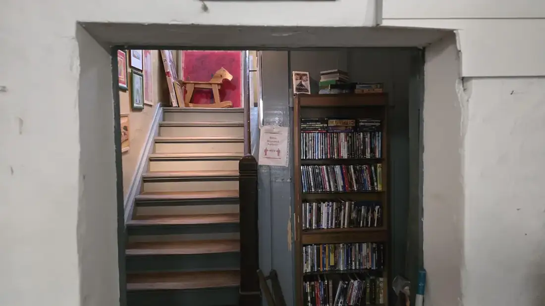 Hinauf in die zweite Etage: Bücher, DVDs, Bilder